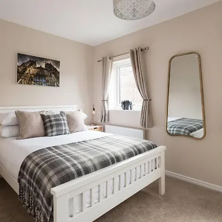 Fewster Way Townhouse * York