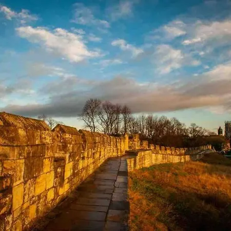 Fewster Way Townhouse * York